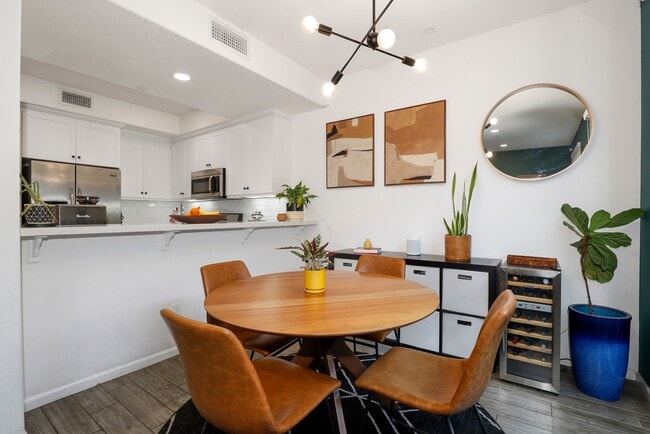 Foto del edificio - 7602 N Courage Way