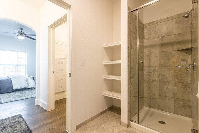 Foto del edificio - 6002 Greenwood Dr