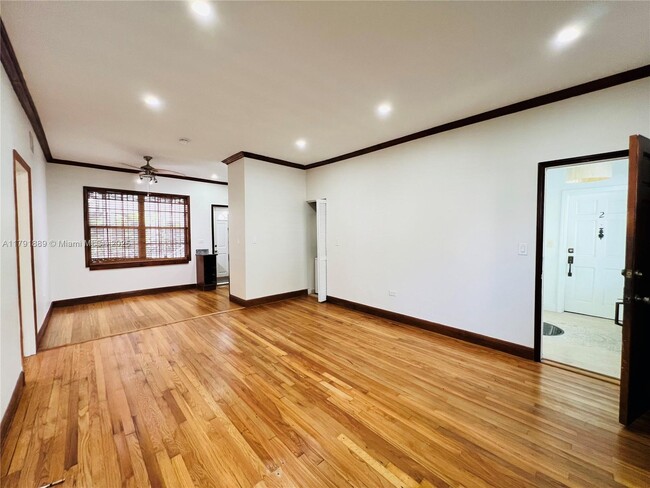 Building Photo - 1470 Lincoln Terrace