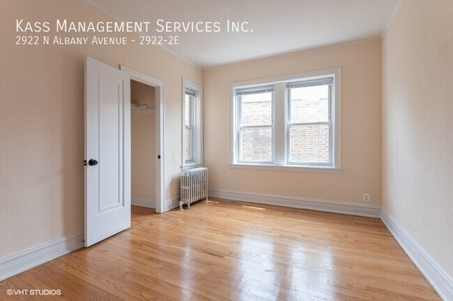 Foto del edificio - 2922 N Albany Ave