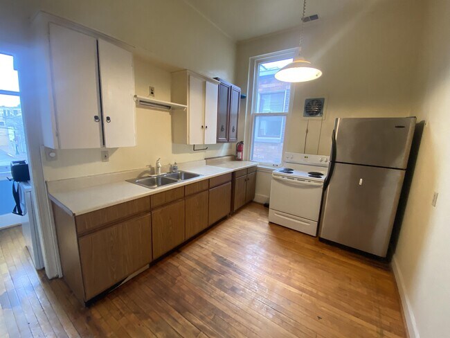 Building Photo - 117 Pearl St