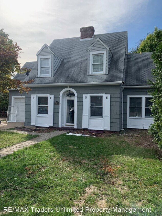 Primary Photo - 4 br, 1.5 bath House - 3013 N Knoxville Ave.