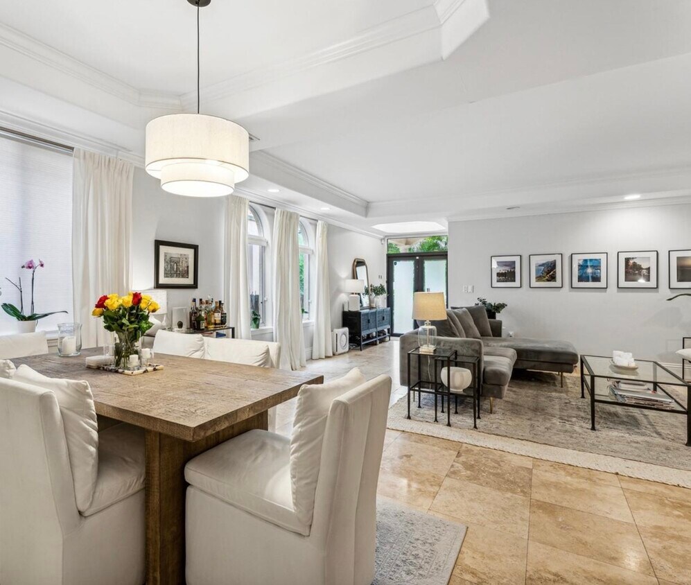 Primary Photo - 3168 Ohio St