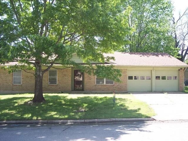 Building Photo - 3250 Robin Rd