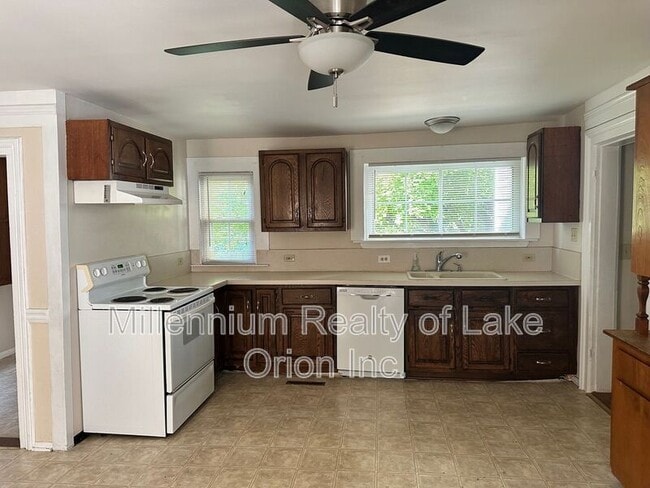 Building Photo - 709 W Dryden Rd