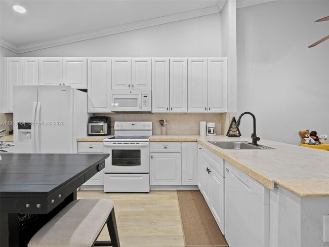 Foto del edificio - 11065 NW 38th Pl