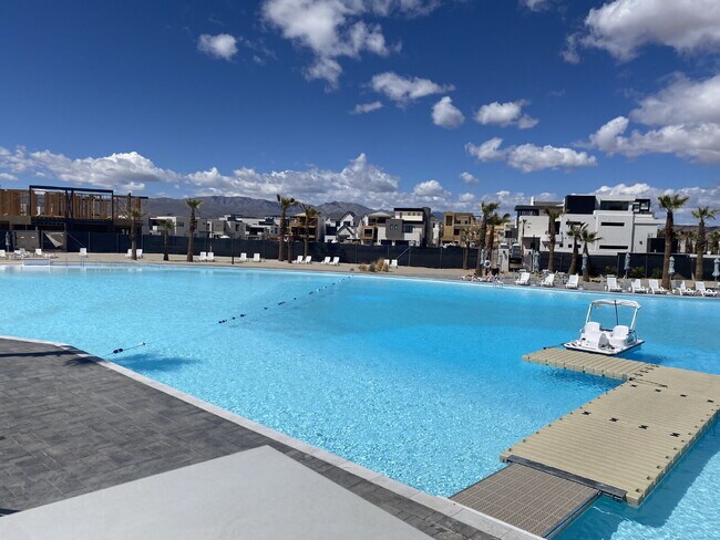 Building Photo - Breathtaking Desert Color 3 bed 2.5 bath townhome for rent!