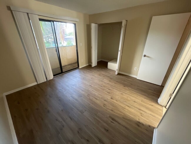 Building Photo - For Rent-2-bedroom, 2.5-bathroom located in the vibrant community of Brandon