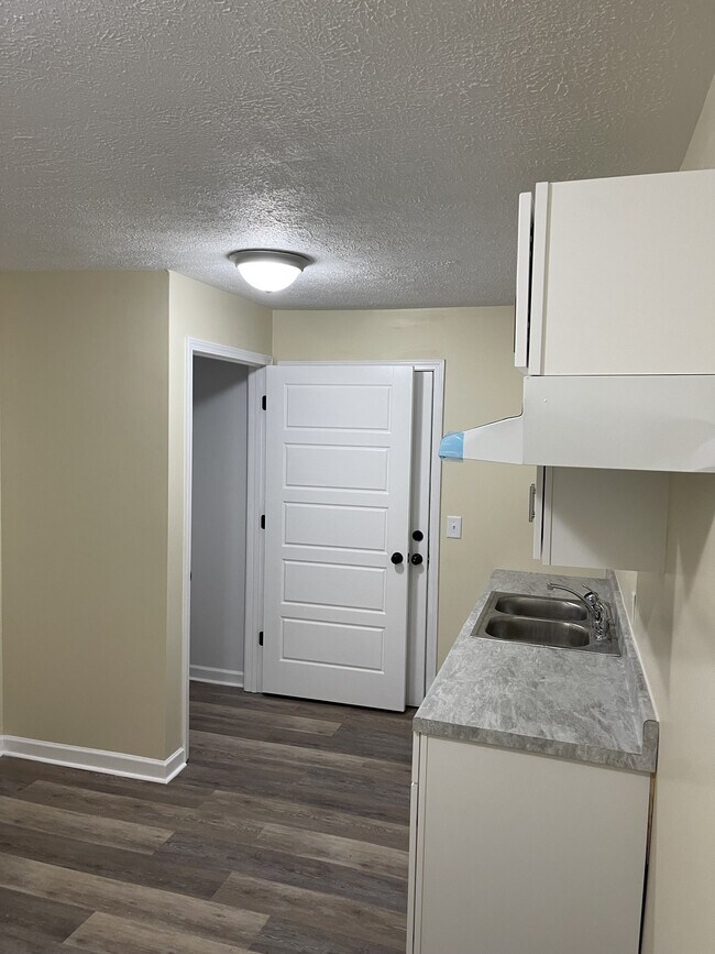 Foto del edificio - 633 Colonette Dr