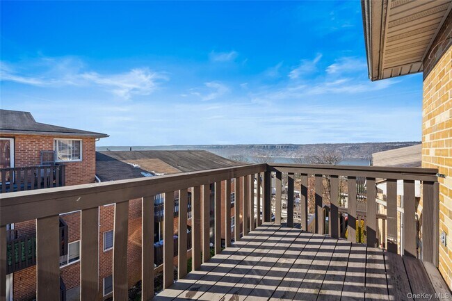 Foto del edificio - 351 N Broadway