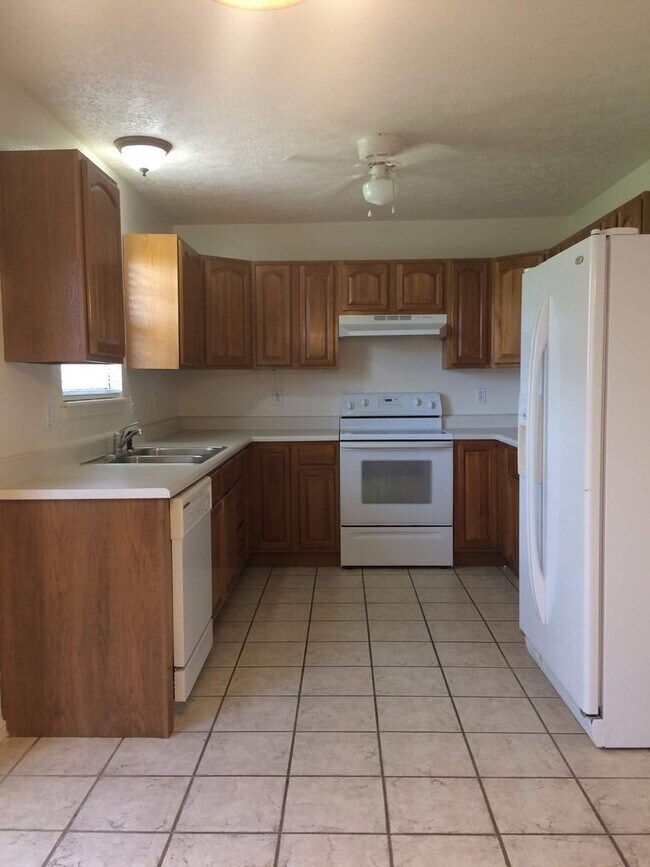 Building Photo - Wonderful Ranch Home  Available to view today