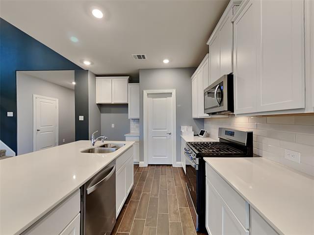 Building Photo - 4038 Woodford Dr