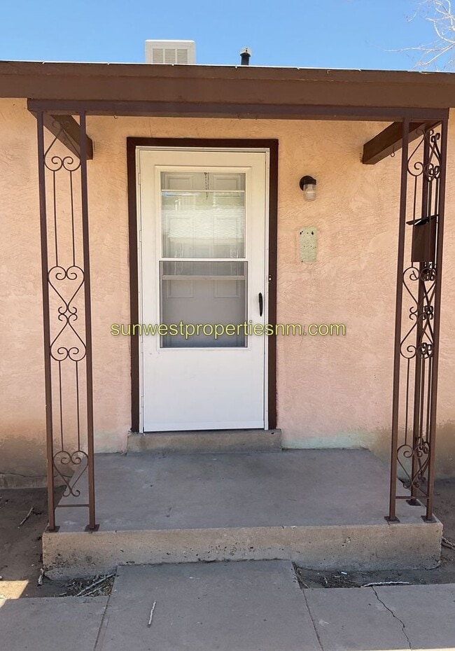Building Photo - 2 Bedroom, 1 Bath