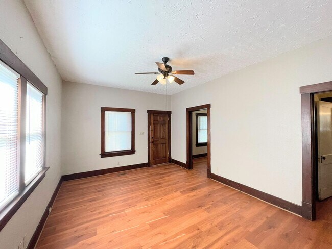 Foto del edificio - Two Bedroom Cottage with Shop and Garage
