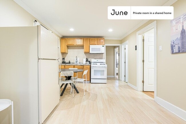 Building Photo - Room in Shared 3 bed/1 bath home