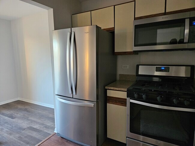 Foto del edificio - 947 Cross Creek Dr N