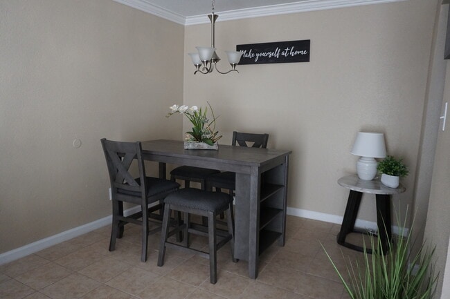 1 bed 1 bath Dining Room - Falls of Chelsea Lane
