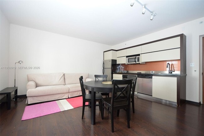 Building Photo - 435 21st St