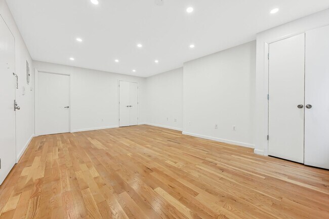 Building Photo - 579 Classon Ave