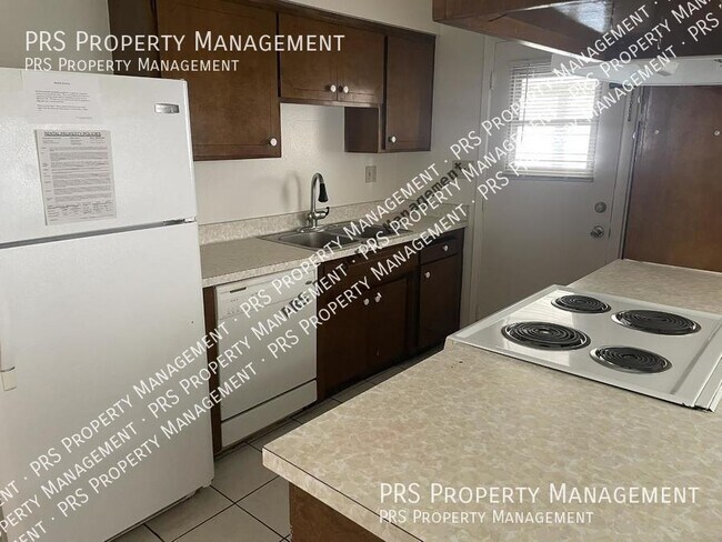 Building Photo - New Price