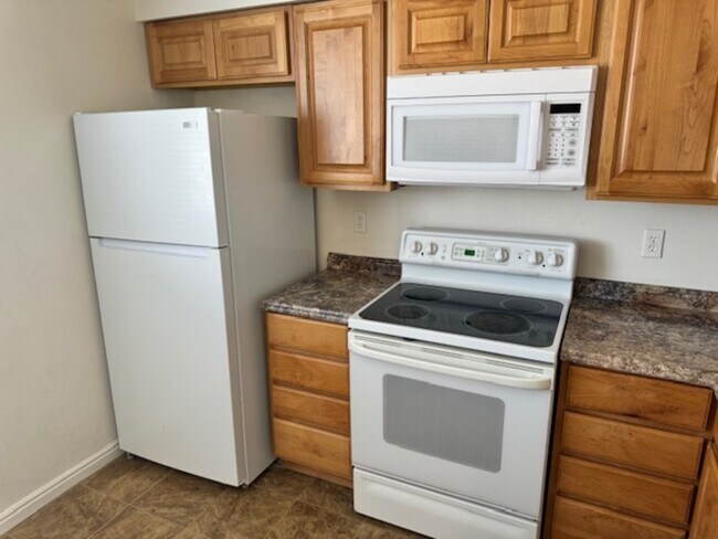 Building Photo - 558 N 800 E