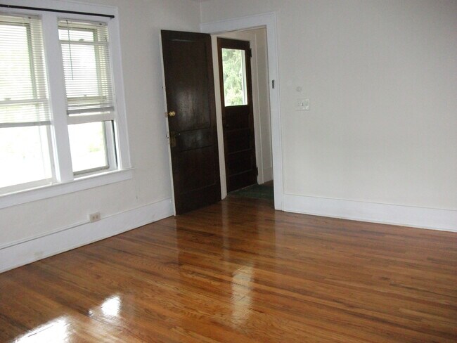 Building Photo - 232 Kensington Pl