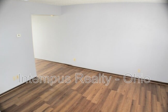 Building Photo - 716 W Light St