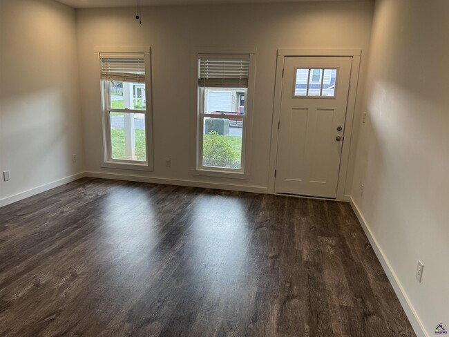 Foto del edificio - 102 Leisure Pointe Rd