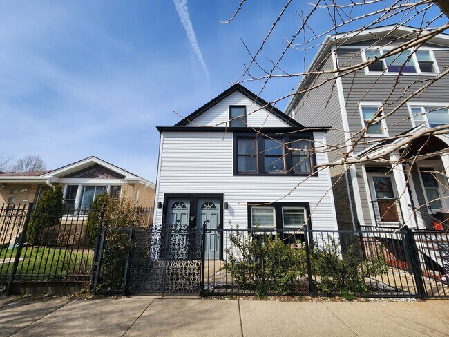 Building Photo - 1748 W Newport Ave