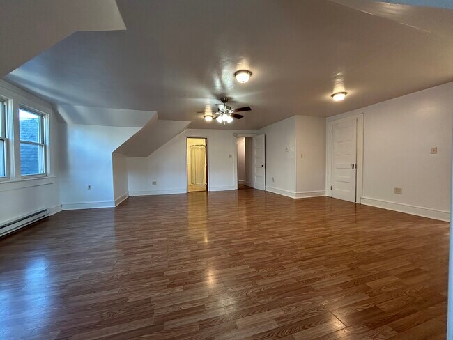 Sala de estar p4 - 225 S Main Ave