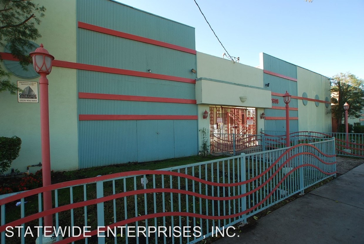 Primary Photo - 17828-17828 Saticoy St