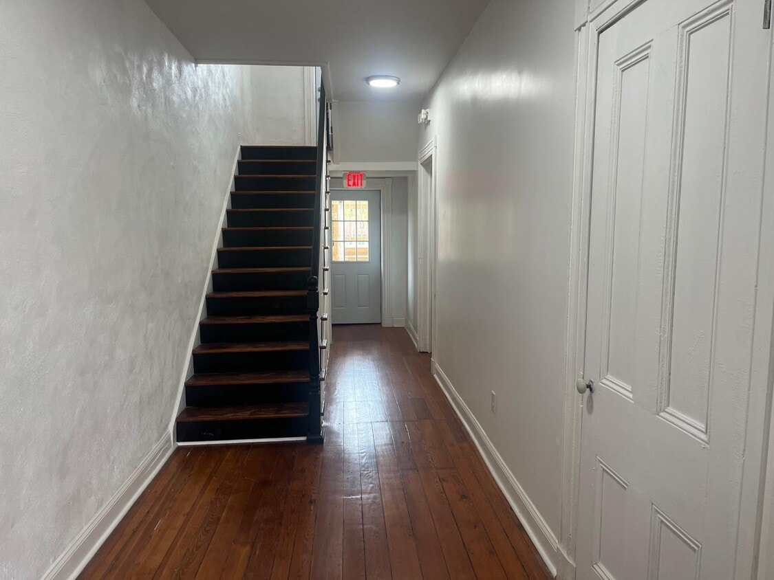 Primary Photo - 511 W Marshall St