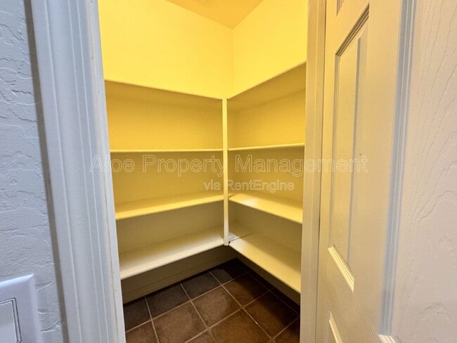 Foto del edificio - 43658 Caven Dr