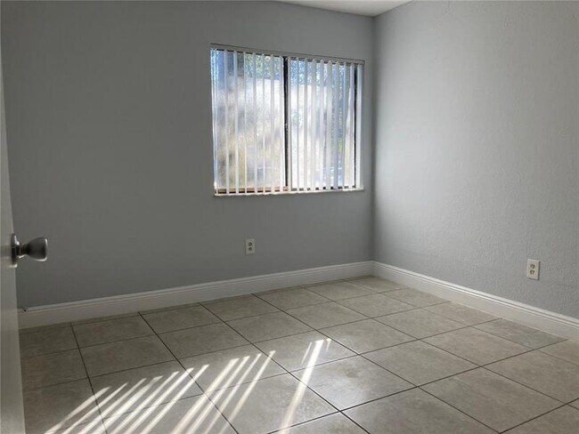 Foto del edificio - 1916 Players Pl