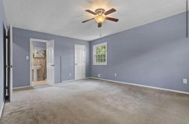 Building Photo - 572 Beech Dr