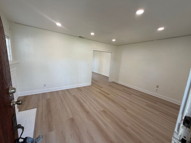 Foto del edificio - 2 Bedroom | 1 Bathroom | Single family home in Sacramento