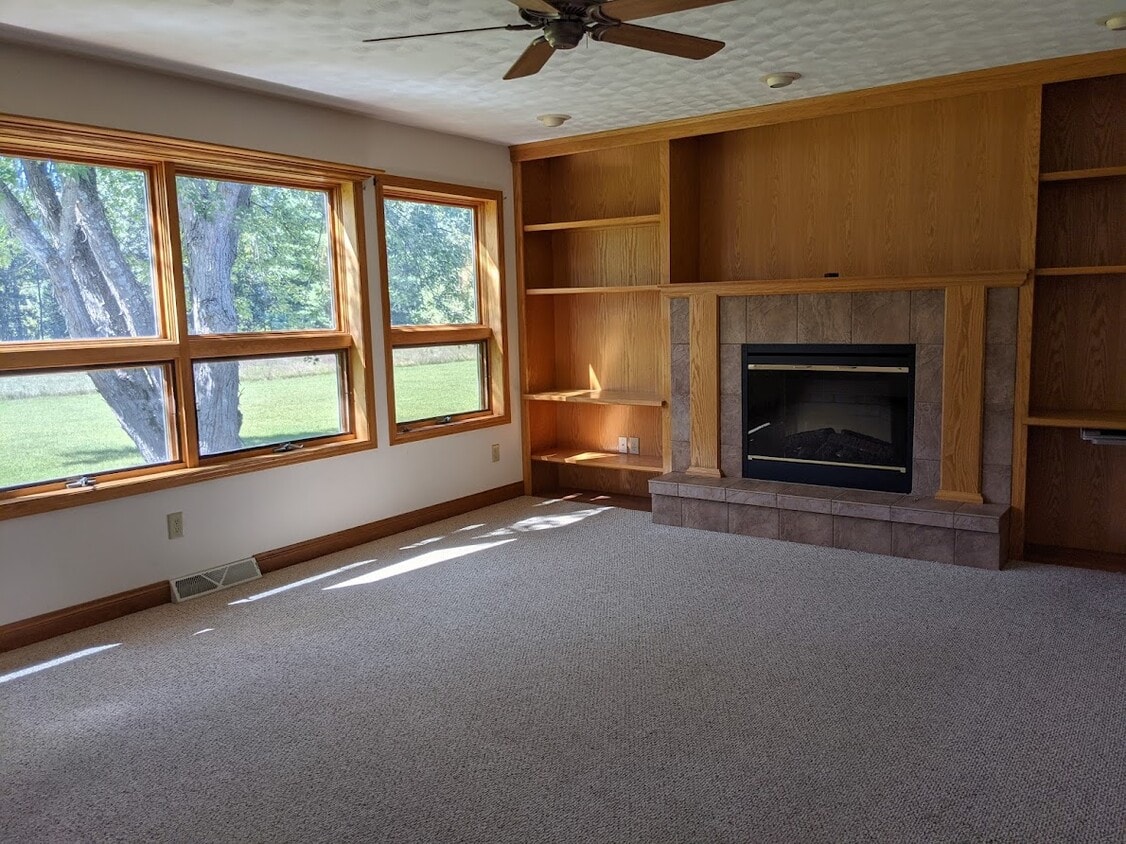 Family room fireplace - 705 Taylor St