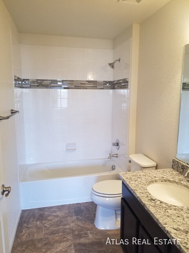 Foto del edificio - 15165 E 16th Pl