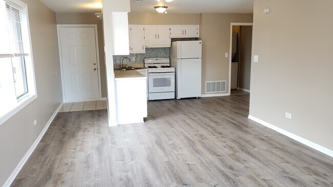 Building Photo - 9521 Minnick Ave