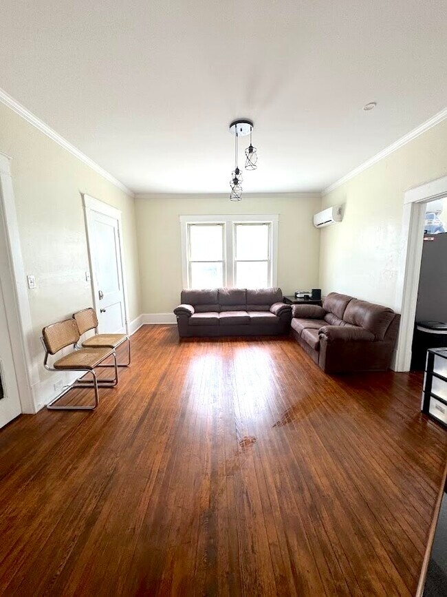 Foto del edificio - 1233 E Center St