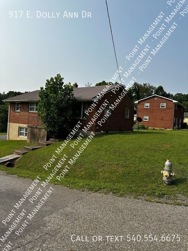 Foto del edificio - Great 3 Bed 1 Bath Home! (WORKING ON GETTI...