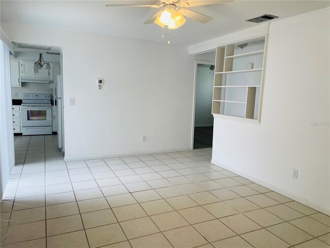 Building Photo - 2801 Orange Tree Cir N