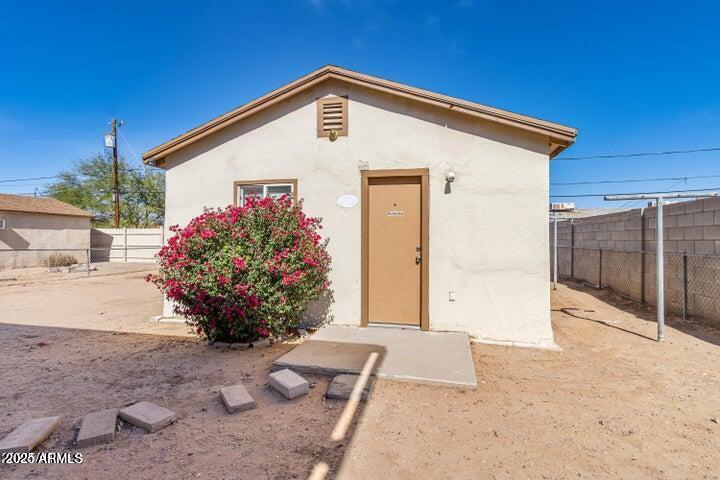 Foto principal - 412 W 9th St