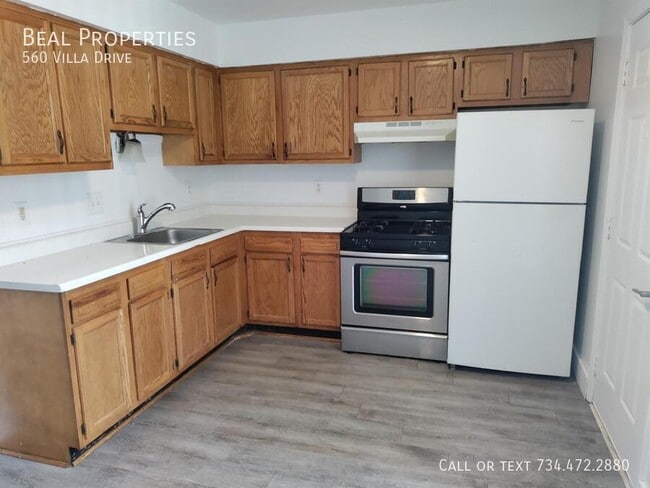 Building Photo - 560 Villa Dr