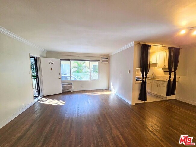 Foto del edificio - 7621 Hampton Ave