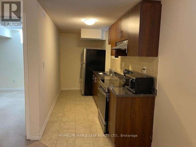 Building Photo - 10 Frenchpark Cir