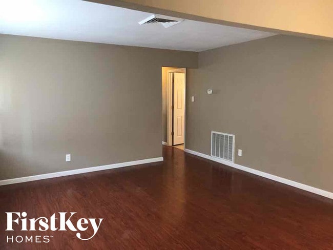 Building Photo - 12032 Bellefontaine Rd