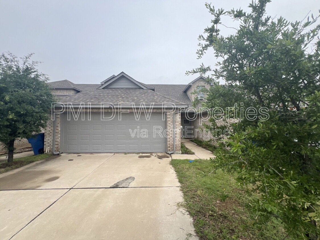Primary Photo - 212 Stone Cir