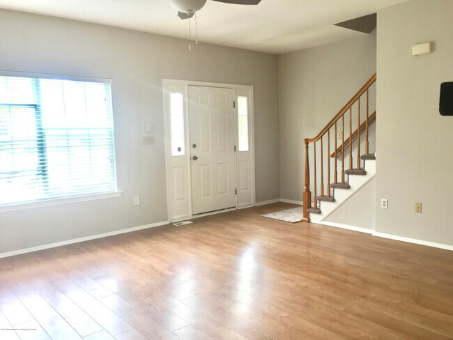 Building Photo - 93 Cranbrook Ct