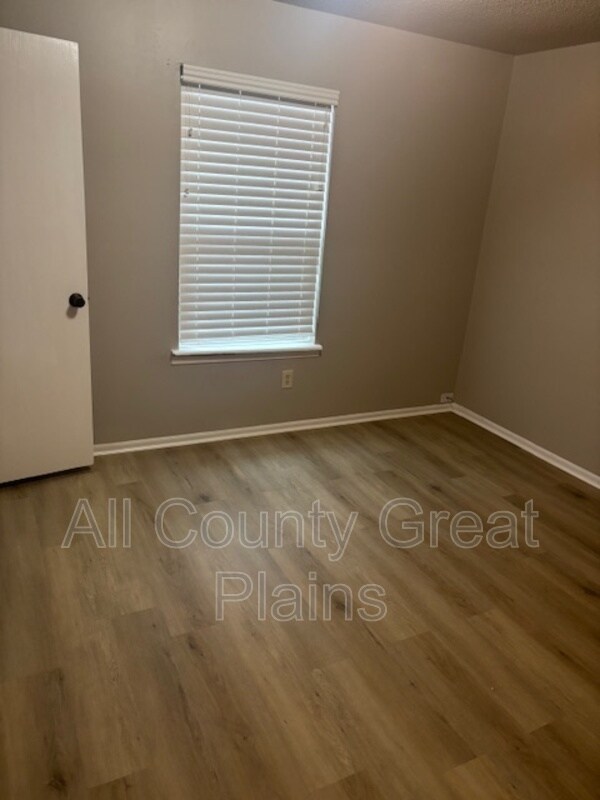 Building Photo - 609 S Lakehurst Dr